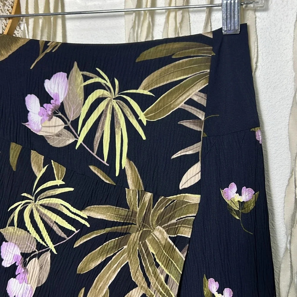Vince Mixed Tropical Print Midi Wrap Skirt in Navy & Lilac Size 0/XS - Picture 12 of 14
